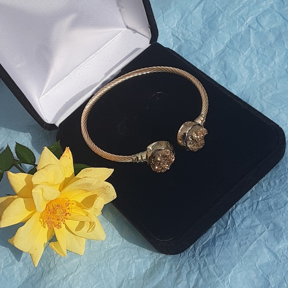 Naturals Jewelry - 💖🌻Adjustable Metal Golden Druidsy Cuff 3/$30💖🌻